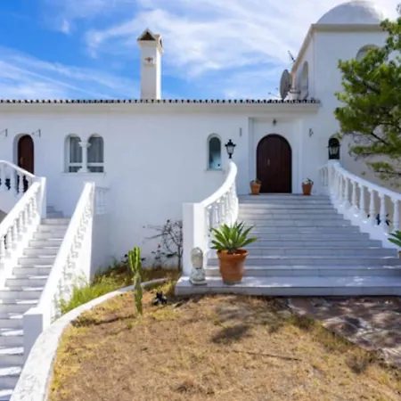 Villa Crusas In Mijas *