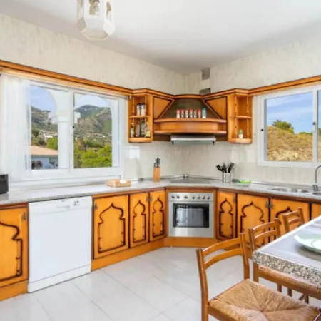 Villa Crusas In Mijas *