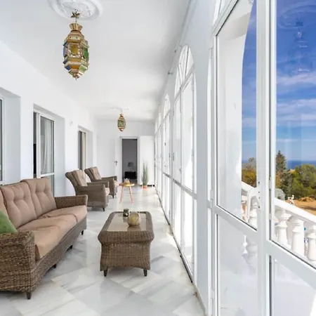 Villa Crusas In Mijas 别墅